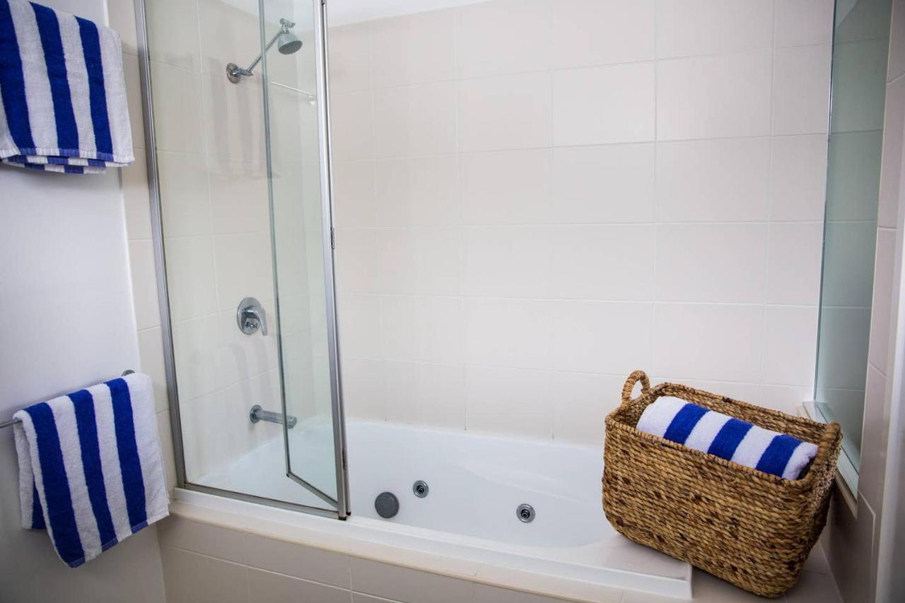 Tropical Getaway In 2 Bedroom Unit In 4 Star Resort ヌーサヴィル エクステリア 写真
